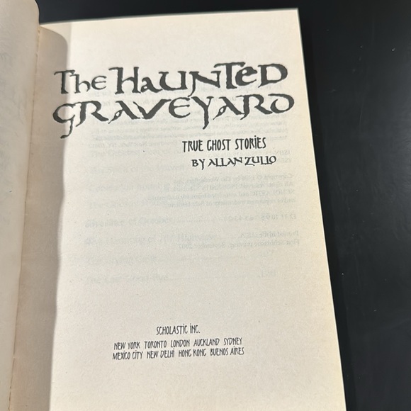 The Haunted Graveyard: True Ghost Stories - Scholastic Paperback Novel - Picture 5 of 9